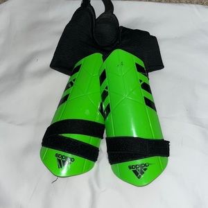 Shin Gaurds barely worn size s unisex green& black